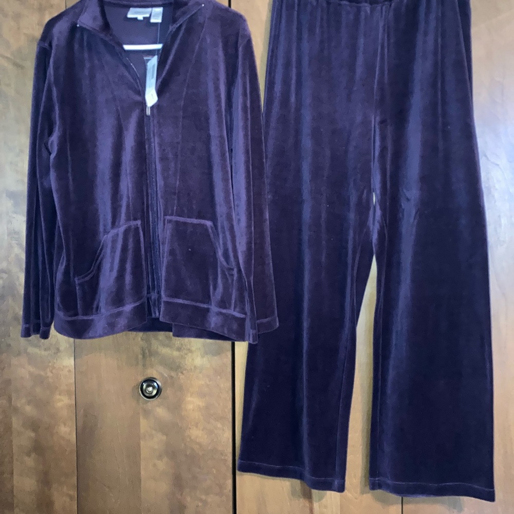 Chico’s Spa 2 pc Outfit  Lrg/XL.   NWT